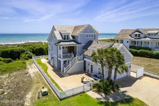 125 Roosevelt Drive, Pine Knoll Shores, NC 28512 — 5-bedroom home in Roosevelt Beach, Pine Knoll Shores, NC, photo 2 of 61: 125 Roosevelt Dr, Pine Knoll Shores, NC