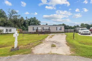 222 Busch Drive, Richlands, NC 28574 — 3-bedroom manufactured home in Jenkins Creek, Richlands, NC, photo 3 of 38