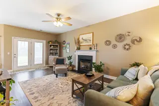 118 Moonstone Court, Jacksonville, NC 28546 – photo 10: Living Rm