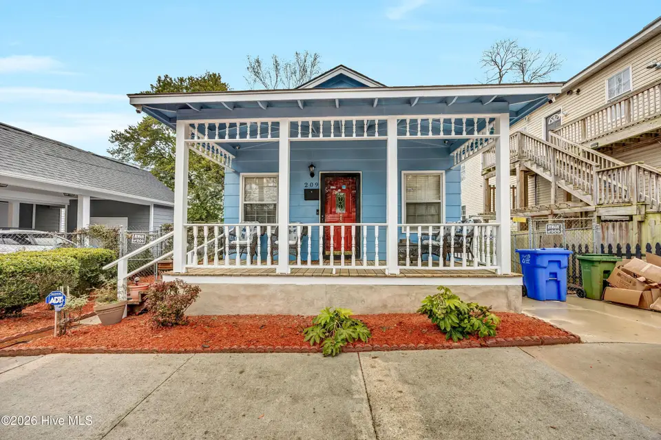209 Queen Street, Wilmington, NC 28401 – photo 1 of 22: 001_img_2648_837