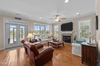 124 W Pelican Drive, Oak Island, NC 28465 – photo 7: 18-web-or-mls-CZ9A9088