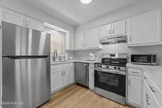 101 David Drive B1, Greenville, NC 27858 – photo 8: 14-web-or-mls-LHV_6201