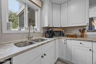 219 Oyster Lane, North Topsail Beach, NC 28460 – photo 14: 22-web-or-mls-IMG_7637