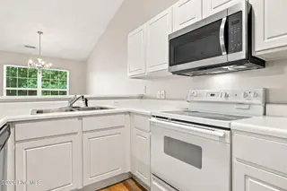 2209 Locksley Woods Drive G, Greenville, NC 27858 – photo 20: 28-web-or-mls-IMG_0038